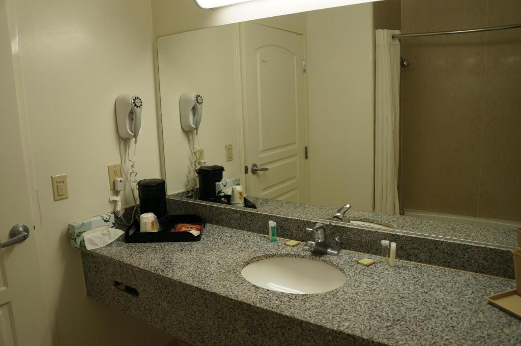 Super 8 By Wyndham Torrance Lax Airport Area Hotel Room photo